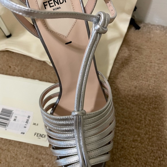Fendi Silver Metallic T-strap Argento Sandal Pumps - Picture 5 of 9